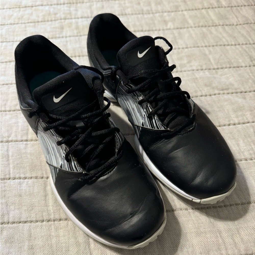 Women’s size 6 Nike golf shoes